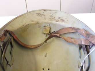 Peru, Stahlhelm M34, überlackiertes Stück