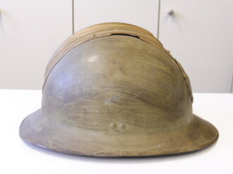 Peru, Stahlhelm M34, überlackiertes Stück