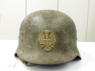 Spanien, Stahlhelm M42, Originallack und Abzeichen,...