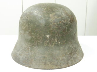 Spanien, Stahlhelm M42, Originallack und Abzeichen, ungereinigtes Stück