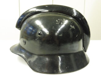 Dänemark, Stahlhelm Zivilverteidigung aus Stahlhelmglocke der Wehrmacht umgebaut. Originallack