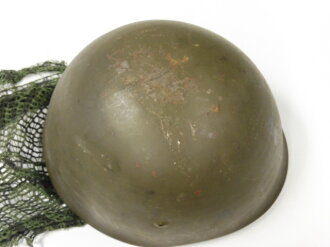 Portugal, Stahlhelm wohl 60iger Jahre, mit Tarnschleier,  Originallack