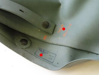 Luftschutz Volksgasmaske VM37 mit Filter in ungewöhnlicher Bereitschaftsbüchse aus lackiertem Blech