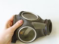 Luftschutz Volksgasmaske VM40 mit Filter in Bereitschaftsbüchse ohne Herstellerbezeichnung
