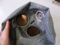 Saargruben AG, Luftschutz Volksgasmaske VM37 mit Filter und Anleitung in Bereitschaftsbüchse, Maske Nummerngleich mit der Aluminiumdose