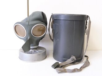 Luftschutz Volksgasmaske VM37 mit Filter in...