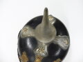 Württemberg, Pickelhaube für Offiziere der Infanterie, Kriegsmodell. Unberührtes Stück ohne Doppellöcher, direkt aus einem Haushalt mit diversen Sidolresten , dise leicht mit Wasser zu entfernen