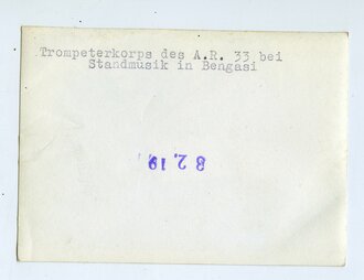 Trompeterkorps des A.R. 33 bei Standmusik in Bengasi, Maße 7,5 x 10,5 cm