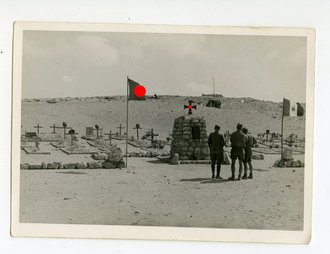 Afrikakorps, Entstehung des Soldatenfriedhofs Tobruk (weisses Haus km 18), Maße 7,5 x 10,5 cm