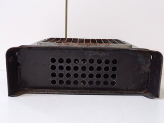 Bunkerheizer mit aufgenietetem Typenschild " Reichseigentum 1943". Funktion nicht geprüft, Höhe 31cm