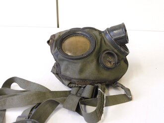 Kriegsmarine Gasmaske mit Mikrofonanschluss Wehrmacht, der Maskenkörper leider ausgetrocknet, seltenes Stück