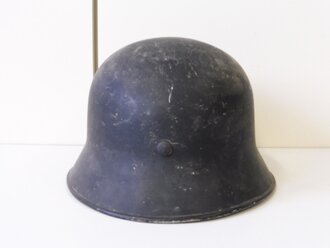 Luftschutz Stahlhelm aus Leichtmetall, Innenfutter aus Ersatzmaterial. Originallack und Abzeichen