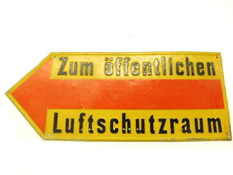 Blechschild " Zum öffentlichen Luftschutzraum " Originallack, 32 x 80cm