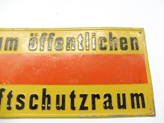 Blechschild " Zum öffentlichen Luftschutzraum " Originallack, 32 x 80cm