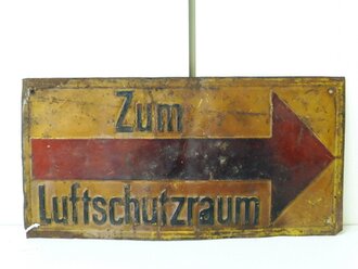 Blechschild " Zum  Luftschutzraum "...