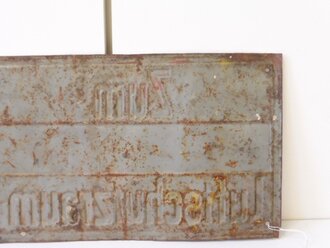 Blechschild " Zum  Luftschutzraum " Originallack, 14 x 42cm