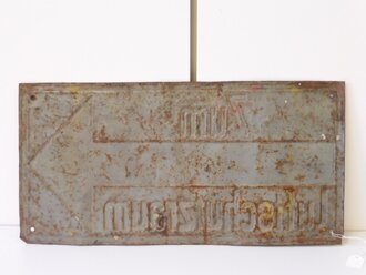 Blechschild " Zum  Luftschutzraum " Originallack, 14 x 42cm