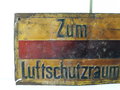 Blechschild " Zum  Luftschutzraum " Originallack, 14 x 42cm