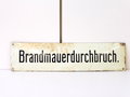 Emailschild " Brandmauerdurchbruch" 10,5 x 42cm, leuchtet im Dunkeln