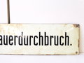 Emailschild " Brandmauerdurchbruch" 10,5 x 42cm, leuchtet im Dunkeln