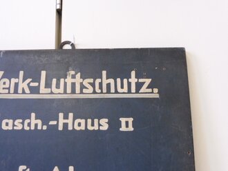 Holzschild " Werk Luftschutz ...." Originallack, 30 x 40cm