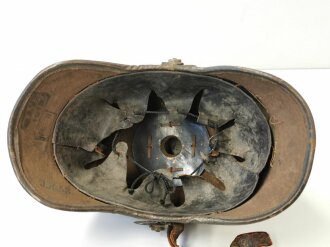 1. Weltkrieg, feldgraue Pickelhaube aus mit Stoff überzogenem Filz. Ungereinigtes Kammerstück des Infanterie Regiment 53