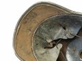 1. Weltkrieg, feldgraue Pickelhaube aus mit Stoff überzogenem Filz. Ungereinigtes Kammerstück des Infanterie Regiment 53