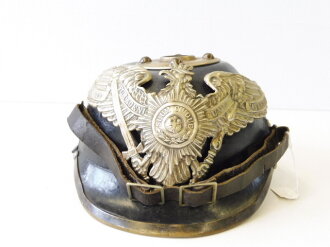 1. Weltkrieg, Ersatz Pickelhaube eines Preussischer Garde Regiments. Schwarz gelackte Filzhaube, ausgetrocknet und gerissen. Souvenier eines Alliierten Soldaten im 1. Weltkrieg. Ungereinigtes Stück