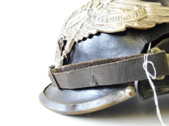 1. Weltkrieg, Ersatz Pickelhaube eines Preussischer Garde Regiments. Schwarz gelackte Filzhaube, ausgetrocknet und gerissen. Souvenier eines Alliierten Soldaten im 1. Weltkrieg. Ungereinigtes Stück