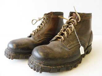 Luftwaffe, Paar Bergschuhe mit blauem Filzrand,...