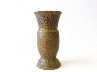 Vase aus Kartusche Höhe 19cm. Nachkriegsumbau...