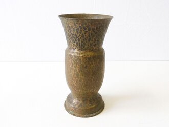 Vase aus Kartusche Höhe 19cm. Nachkriegsumbau...