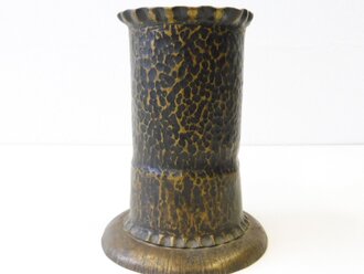 Vase aus  Kartusche ,  Höhe 15cm. Nachkriegsumbau "Schwerter zu Pflugscharen"