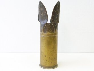 Vase aus amerikanischer ? 75MM M18 Kartusche von 1943 beschriftet " Souvenir of Freising",  Höhe 28,5cm. Nachkriegsumbau "Schwerter zu Pflugscharen"