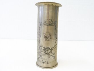 Vase aus russischer ? Kartusche , Höhe14,5cm. Nachkriegsumbau "Schwerter zu Pflugscharen"