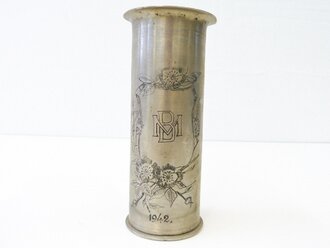 Vase aus russischer ? Kartusche , Höhe14,5cm....