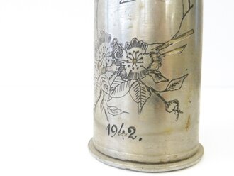 Vase aus russischer ? Kartusche , Höhe14,5cm. Nachkriegsumbau "Schwerter zu Pflugscharen"