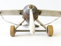 Spielzeugflugzeug aus Werfergranate, Propeller defekt, Spannweite 26cm