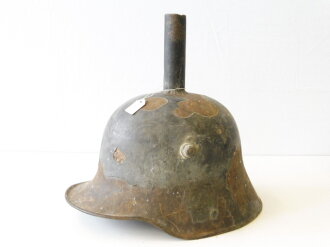 Trichter aus Stahlhelm des 1. Weltkrieges, Originallack. Nachkriegsprodukt "Schwerter zu Pflugscharen "