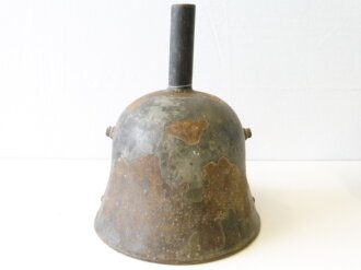 Trichter aus Stahlhelm des 1. Weltkrieges, Originallack. Nachkriegsprodukt "Schwerter zu Pflugscharen "