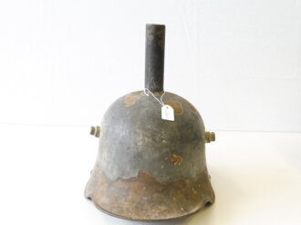 Trichter aus Stahlhelm des 1. Weltkrieges, Originallack. Nachkriegsprodukt "Schwerter zu Pflugscharen "