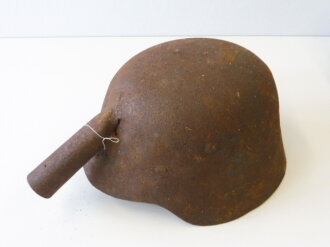 Jaucheschöpfer aus unfertigem Stahlhelm , Originallack. Nachkriegsprodukt "Schwerter zu Pflugscharen "