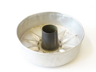 Backform aus Filter von Volksgasmaske,  Nachkriegsprodukt "Schwerter zu Pflugscharen "