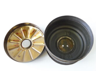 Dose mit Deckel aus Filter von Gasmaske, Nachkriegsprodukt "Schwerter zu Pflugscharen "