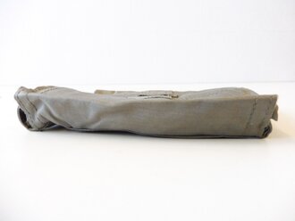 Einkaufstasche aus Material des leichten Gasschutzanzugs der Wehrmacht. Nachkriegsfertigung " Schwerter zu Pflugscharen"