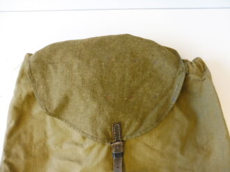 Rucksack aus Materialresten der Wehrmacht, Nachkriegsanfertigung  " Schwerter zu Pflugscharen "