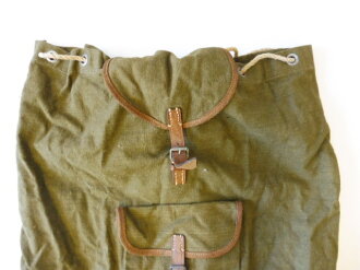 Rucksack aus Materialresten der Wehrmacht , Nachkriegsanfertigung  " Schwerter zu Pflugscharen "