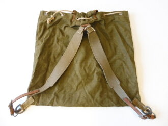 Rucksack aus Materialresten der Wehrmacht , Nachkriegsanfertigung  " Schwerter zu Pflugscharen "