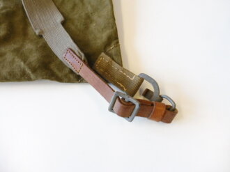 Rucksack aus Materialresten der Wehrmacht , Nachkriegsanfertigung  " Schwerter zu Pflugscharen "