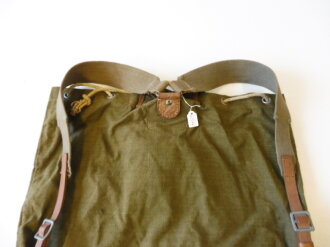 Rucksack aus Materialresten der Wehrmacht , Nachkriegsanfertigung  " Schwerter zu Pflugscharen "